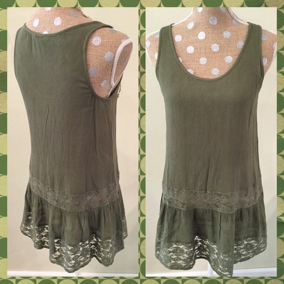 Sun & Shadow Tops - Sleeveless Tunic Top