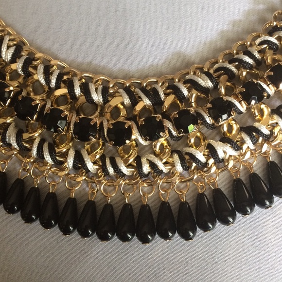 🚫BUNDLED🚫Black Chunky Statement Necklace - Picture 4 of 4