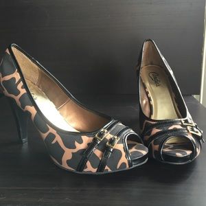 Leopard print peep toe pumps!