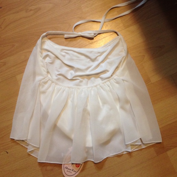 halter crop top - Picture 3 of 4
