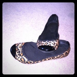 Leopard flats w/ black leather toe size 6 1/2