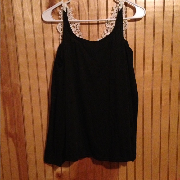 Host pick🎉🎊 black tank with white pattern - Picture 4 of 4
