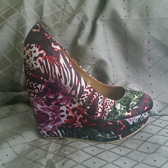 Floral wedges - Picture 2 of 3