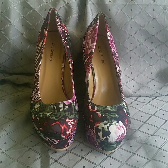 Floral wedges - Picture 3 of 3
