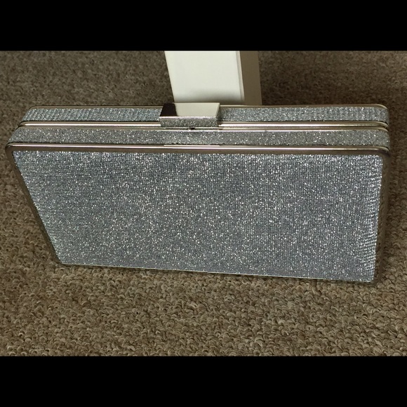 Glittery Silver Clutch!! - Picture 2 of 4