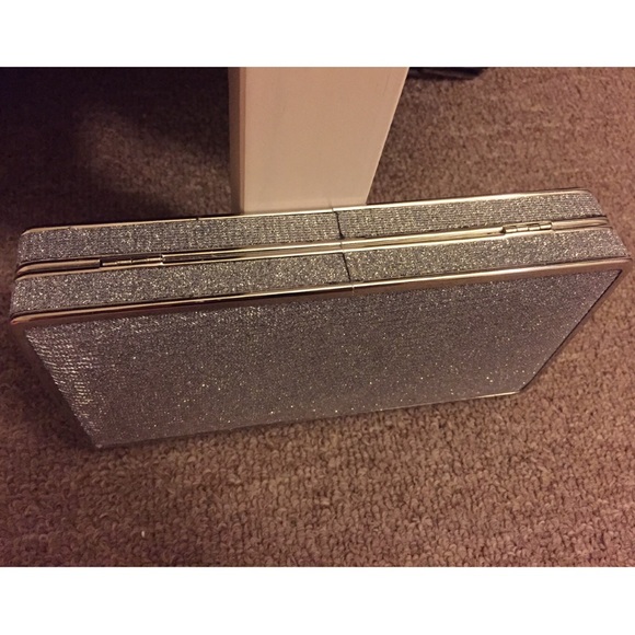 Glittery Silver Clutch!! - Picture 4 of 4