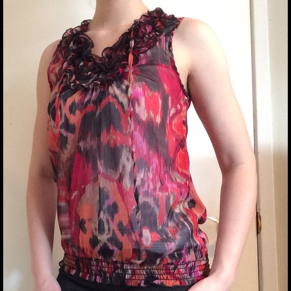⭐️🎉CLOSET CLEAR OUT Sleeveless blouse with ruffle - Picture 1 of 2