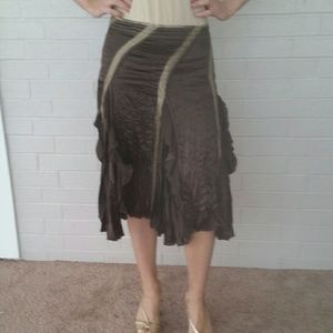 Midi flowy brown skirt.