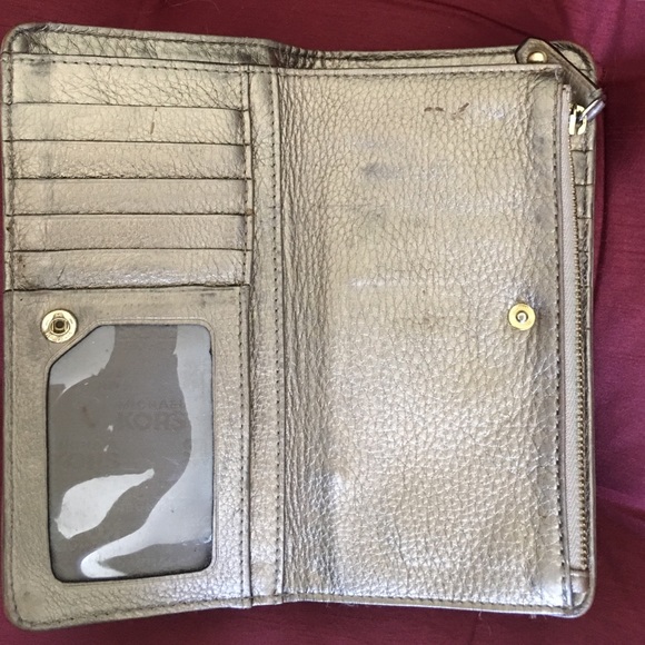 MICHAEL KORS Logo Wallet. Fabric upper. 7.5" x 4". - Picture 3 of 4