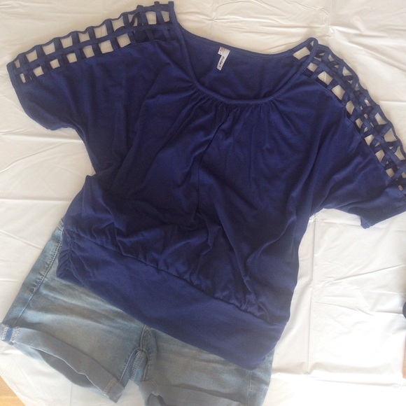 Top - Picture 2 of 4