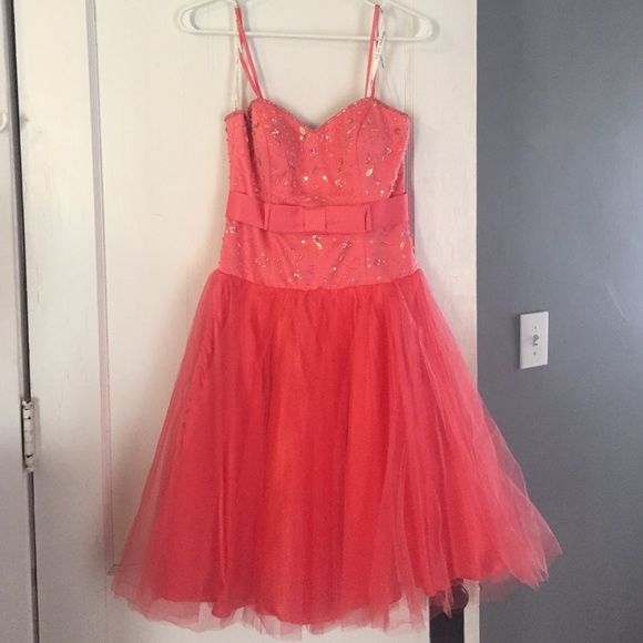 Gorgeous Morgan and Co. Coral prom/formal dress!