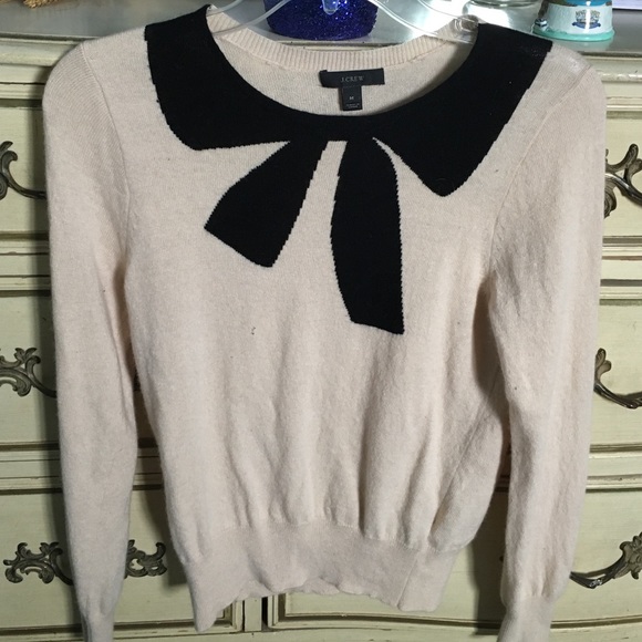 FINAL PRICE💥 donating 4/15  bow light sweater