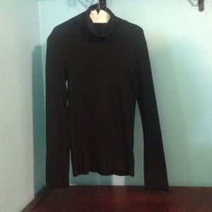 Black long sleeve turtle neck.