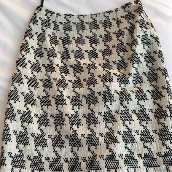 Gingham beige and black pencil skirt