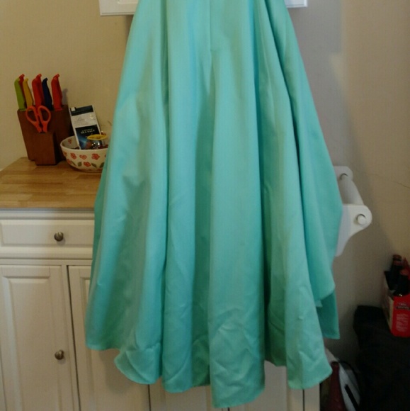 Prom dress - Picture 2 of 4