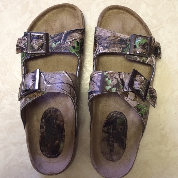 LAST CHANCE REALTREE CAMO WOMEN'S SANDALS!