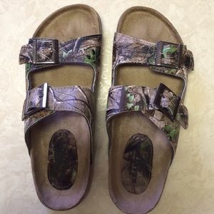 LAST CHANCE REALTREE CAMO WOMEN'S SANDALS!