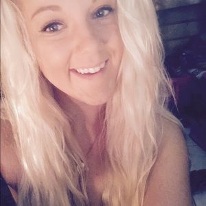 Meet your Posher, Caitlin