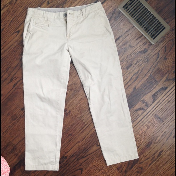 VGUC Banana Republic khaki capris size 4
