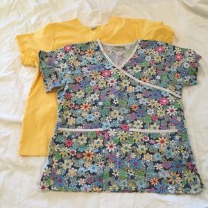 🌼2 Fun Scrub Tops!