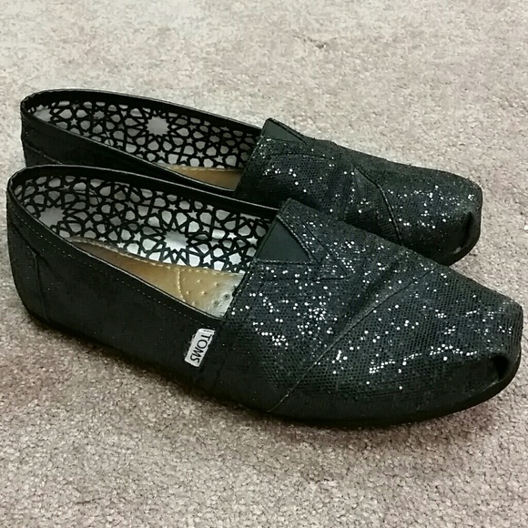 TOMS Shoes - TOMS Black Flats