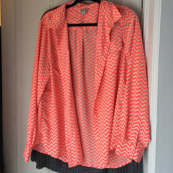 American Eagle Button up