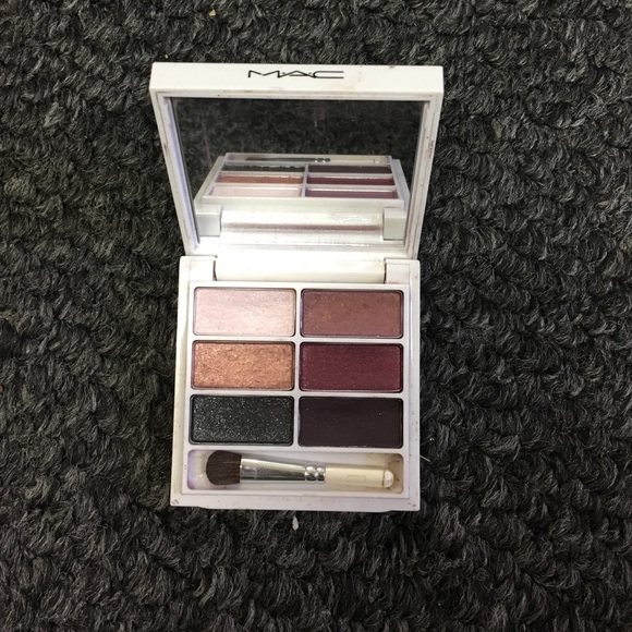 Mac snow globe eyeshadow palette limited edition