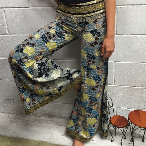 FESTIVAL READYπ'Belly Bottom' Bell Bottom Pants - Picture 2 of 4