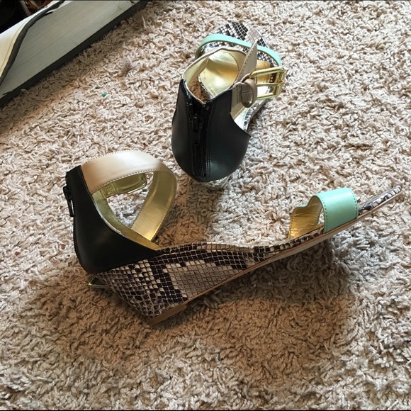 Cosmopolitan wedge sandal