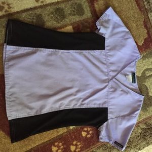 Cherokee flexible scrub top in lilac