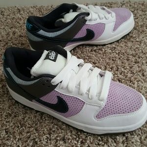 New Womens Nike 6.0 skater like shoes