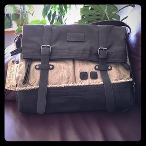 Sherpani Petra Messenger Bag