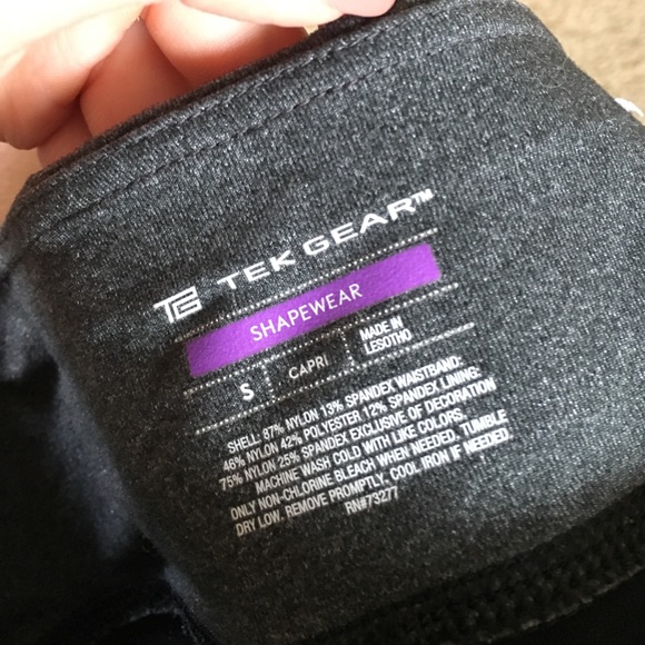 Cropped black, grey, and white workout leggings - Picture 3 of 3