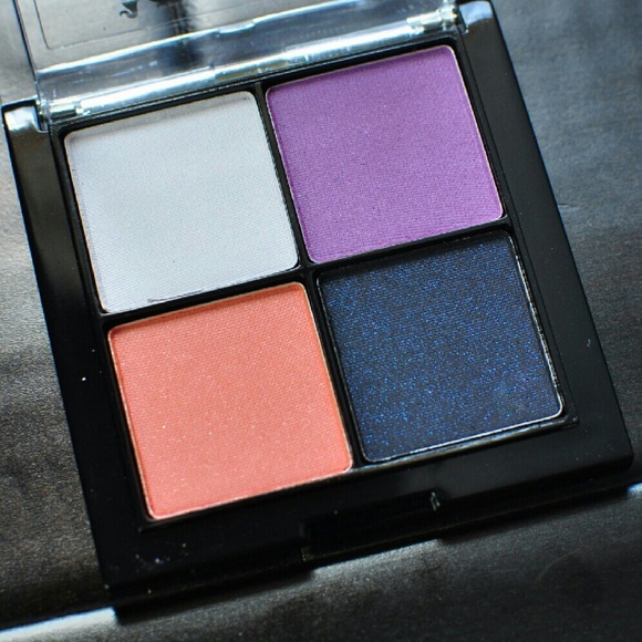 Dare to Dream Sea Witch eyeshadow palette Disney - Picture 2 of 4