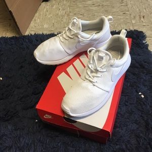 All white nike roshes