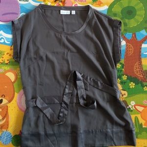 blouse top. short sleeve. waist ties.