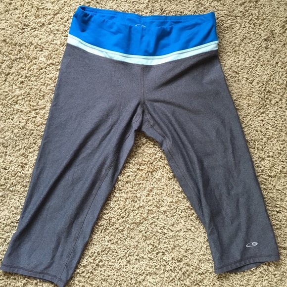 Grey cropped leggings - Picture 1 of 3