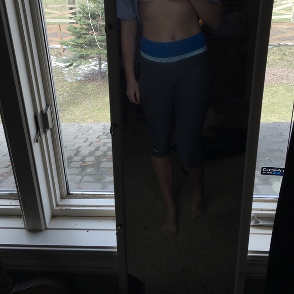 Grey cropped leggings - Picture 2 of 3