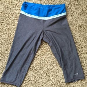 Grey cropped leggings