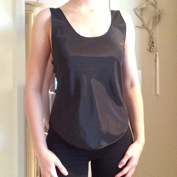 Shiny tank - Picture 2 of 2