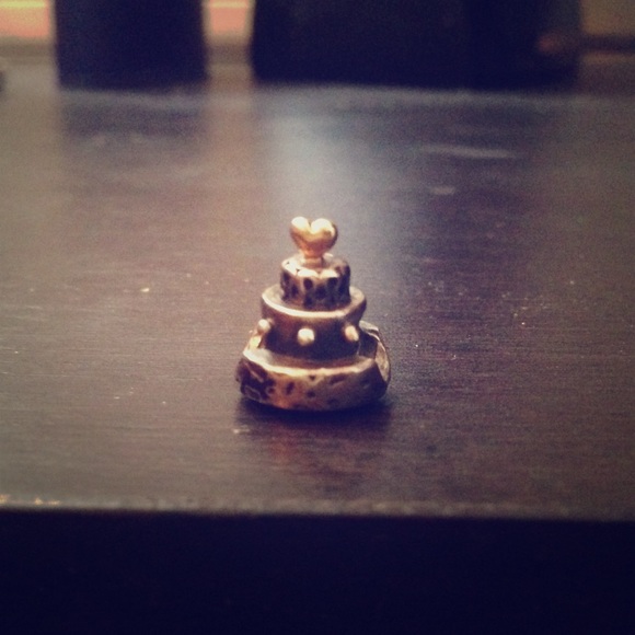 Wedding cake charm