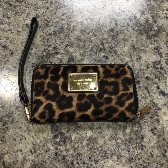 Michael Kors Cheetah Wristlet 🎀