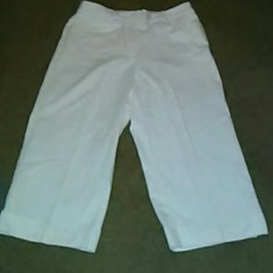 Nice women's Capri pants.
