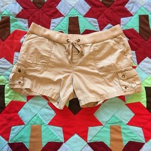 Old navy khaki shorts size 14/16