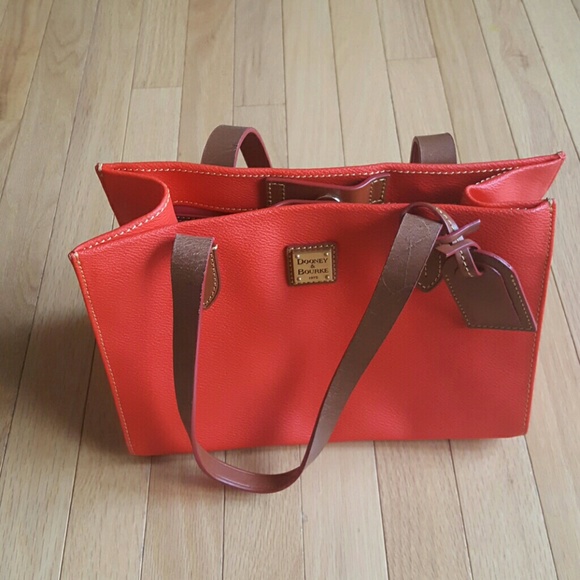 Dooney & Bourke Handbags - 🍊NWOT! ORANGE Dooney & Bourke Tote🍊