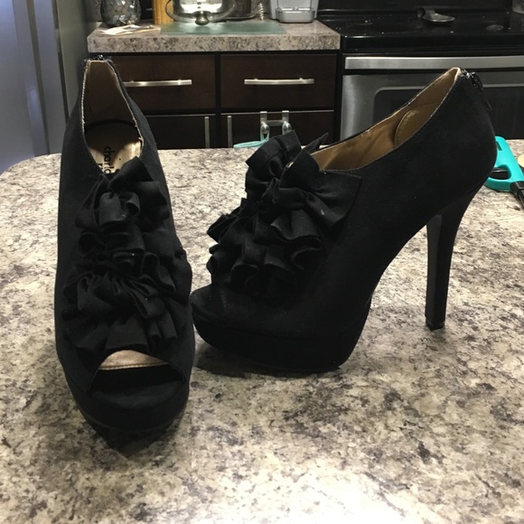 Black Ruffle Heels!🎀