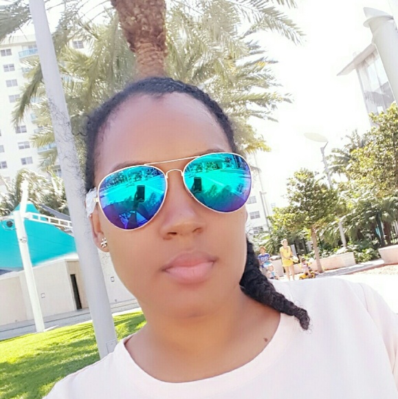 🌟SALE🌟Beautiful Sunglasses - Picture 3 of 3