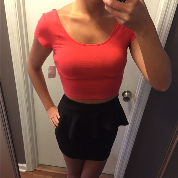 🎉SOLD IN BUNDLE🎉Black peplum skirt - Picture 2 of 2