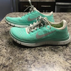 Tiffany Blue Nike Free Runs! 🎀