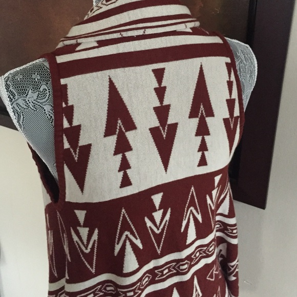 Arrow Inspired Shrug - Picture 3 of 3